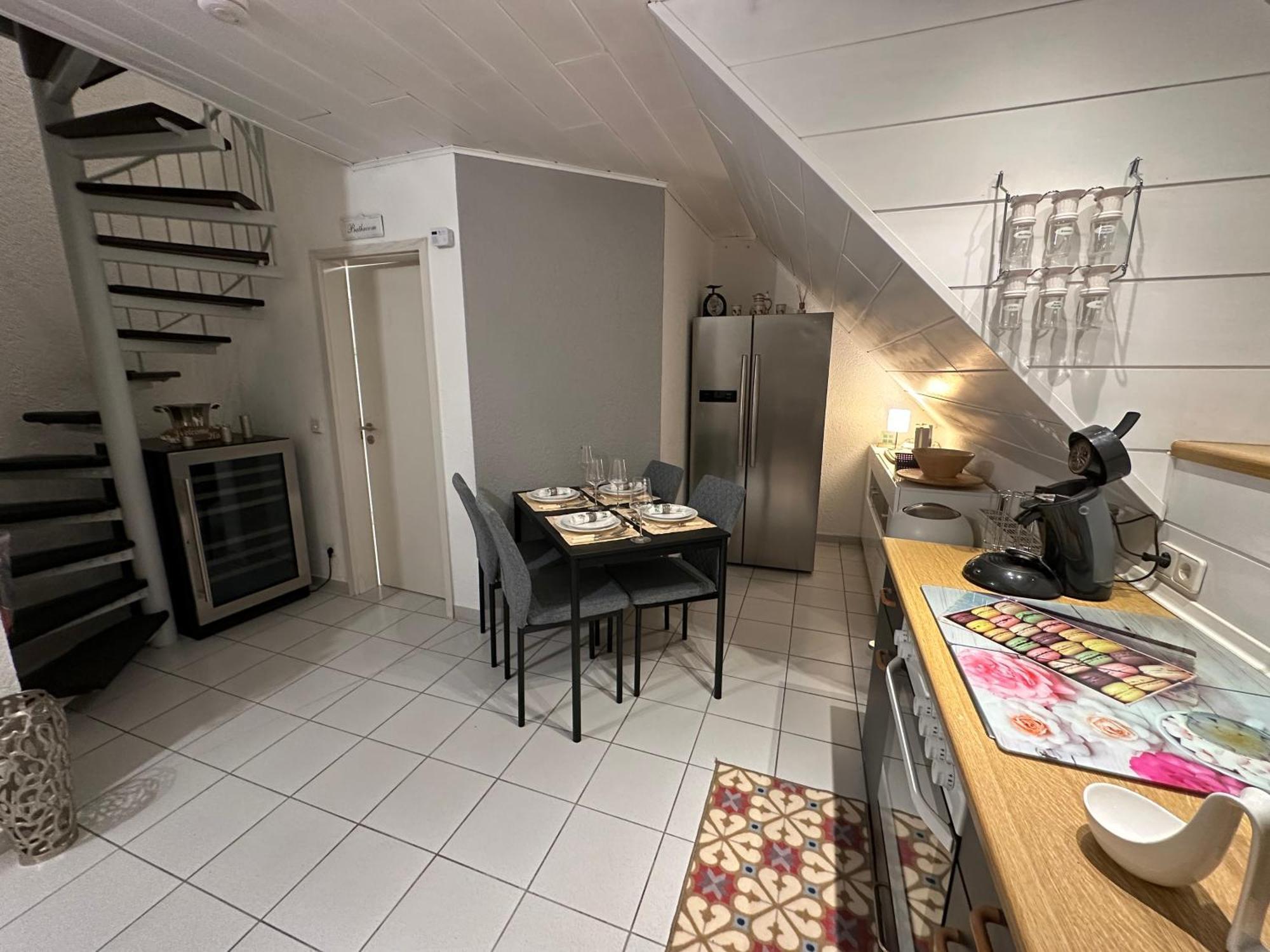 Zentrale Maisonette Mit Buero & Parkplatz กรีซไฮม์ ภายนอก รูปภาพ
