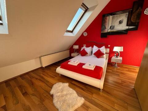 Zentrale Maisonette Mit Buero & Parkplatz กรีซไฮม์ ภายนอก รูปภาพ