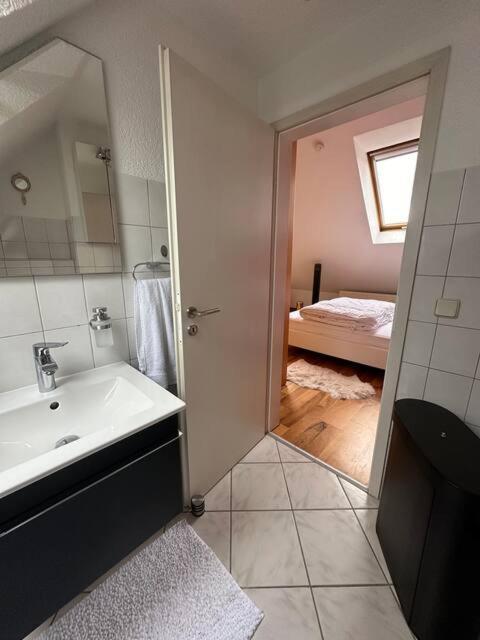 Zentrale Maisonette Mit Buero & Parkplatz กรีซไฮม์ ภายนอก รูปภาพ